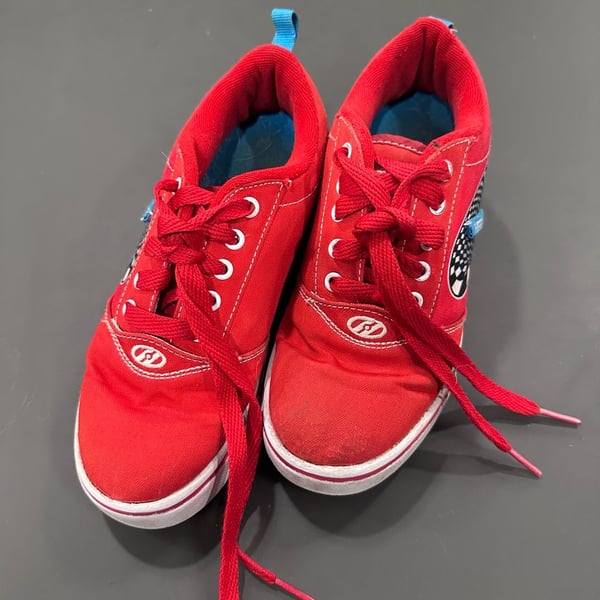 Heelys Pro 20 Wheeled Skate Shoes Youth 3 Red Canvas