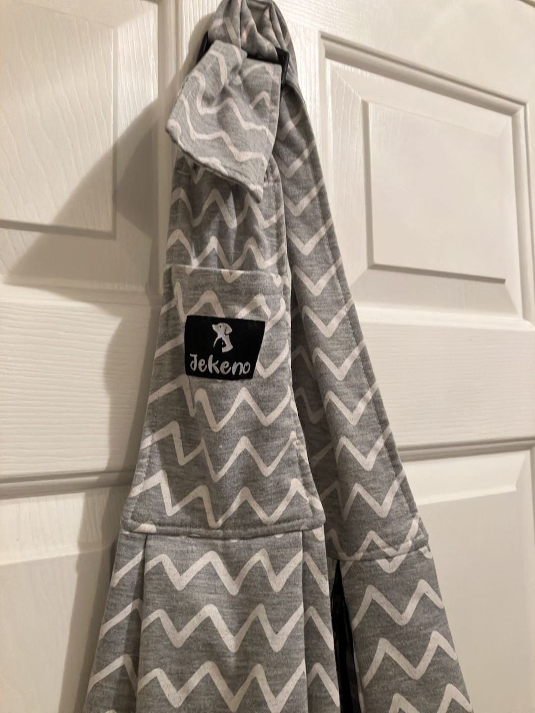 Jekeno Pet Sling Carrier Grey Chevron 1