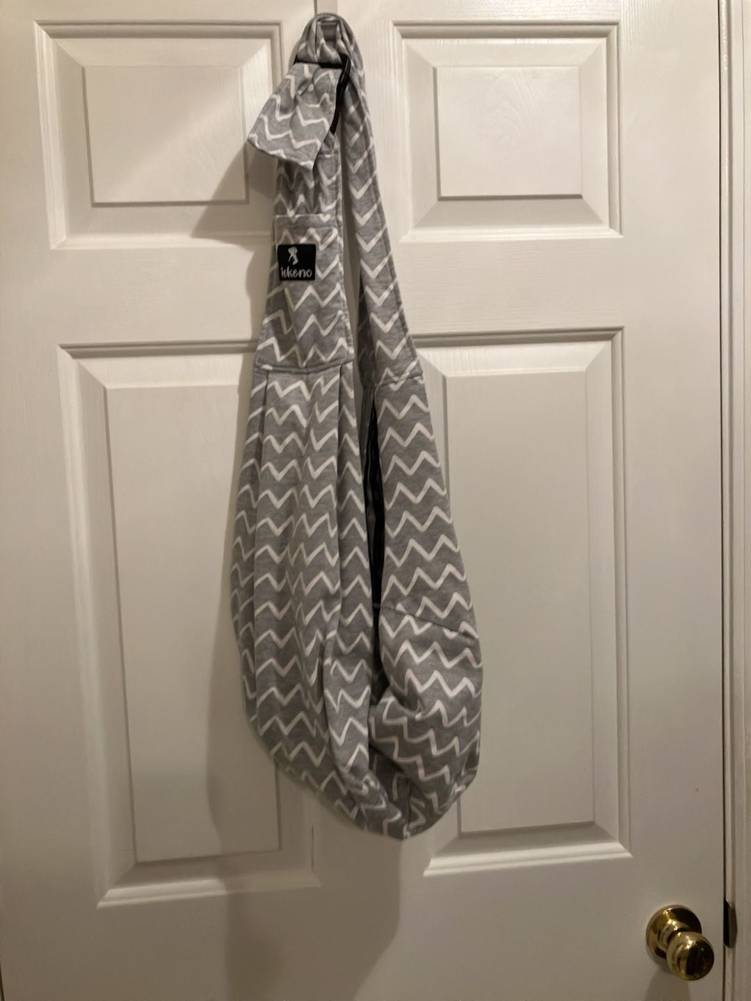 Jekeno Pet Sling Carrier Grey Chevron 2