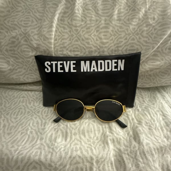 Steve Madden Mystie Sunglasses Gold Black Oval Case
