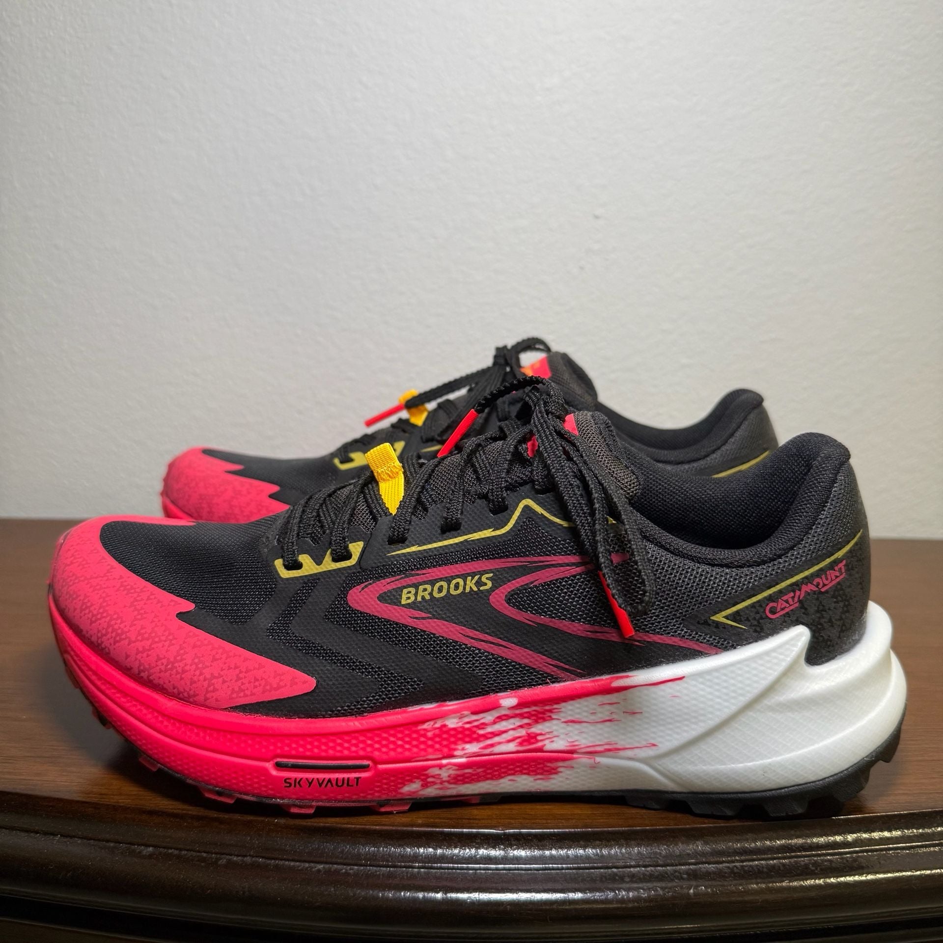 Brooks Catamount 3 Size 8.5 Black Diva Pink Lemon Chrome Trail Shoes 2