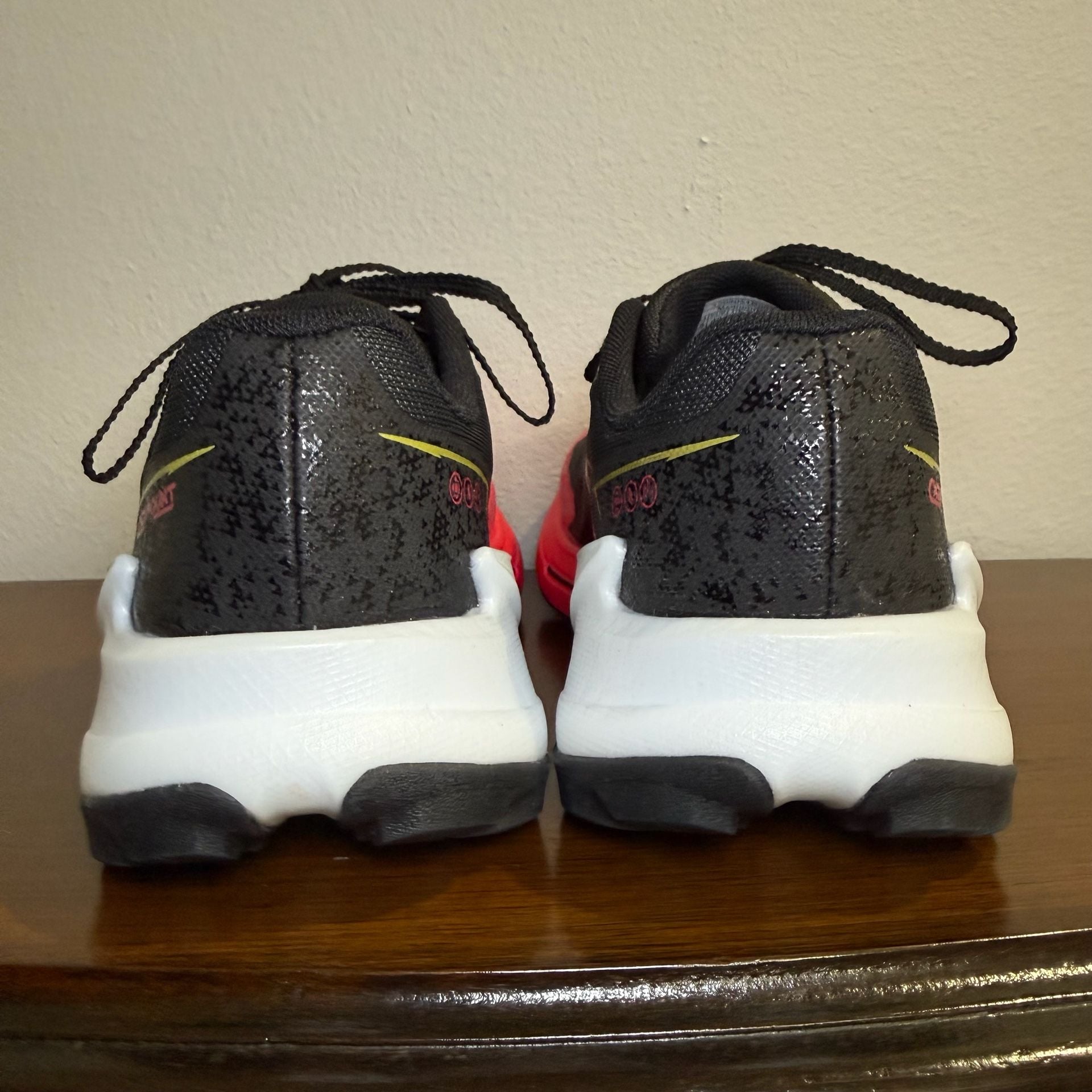 Brooks Catamount 3 Size 8.5 Black Diva Pink Lemon Chrome Trail Shoes 5
