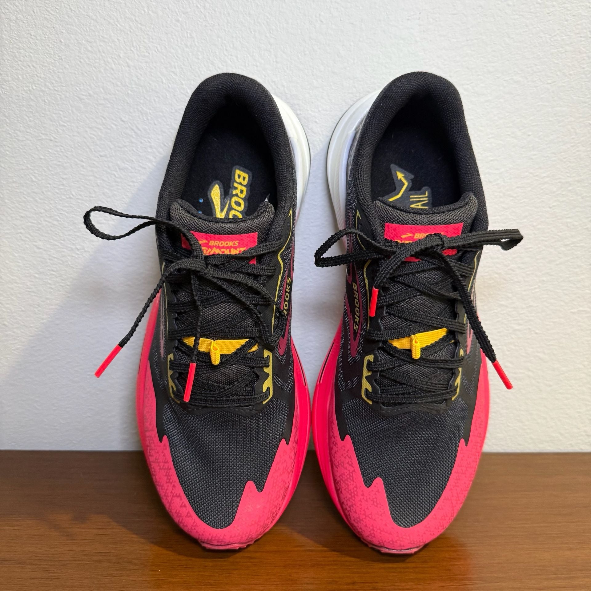 Brooks Catamount 3 Size 8.5 Black Diva Pink Lemon Chrome Trail Shoes 8