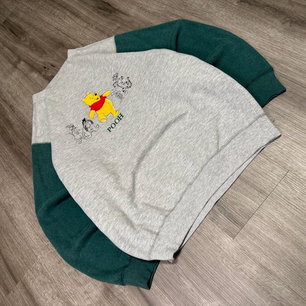 Vintage 90s Winnie The Pooh Raglan Sweater Size L Grey & Green

