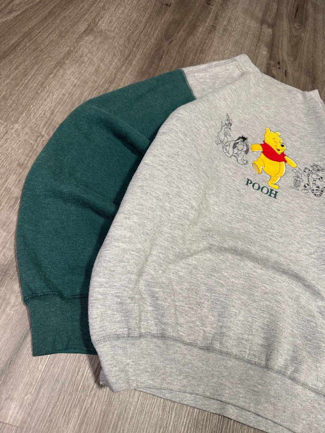Vintage 90s Winnie The Pooh Raglan Sweater Size L Grey & Green

 8