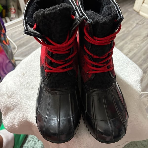 Sugar SGR-Skipper Size 6M Red Black Buffalo Plaid Duck Boots