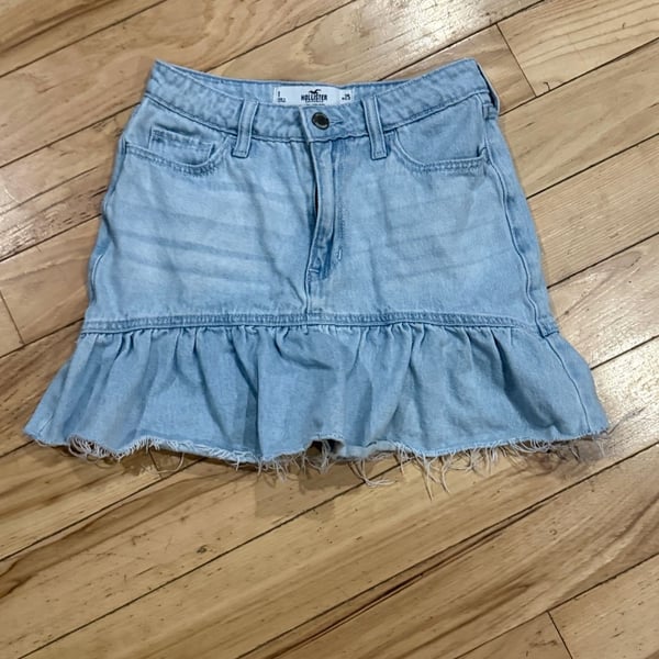 Hollister Ultra High-Rise Ruffle Denim Skirt Size 1 w25 Light Wash