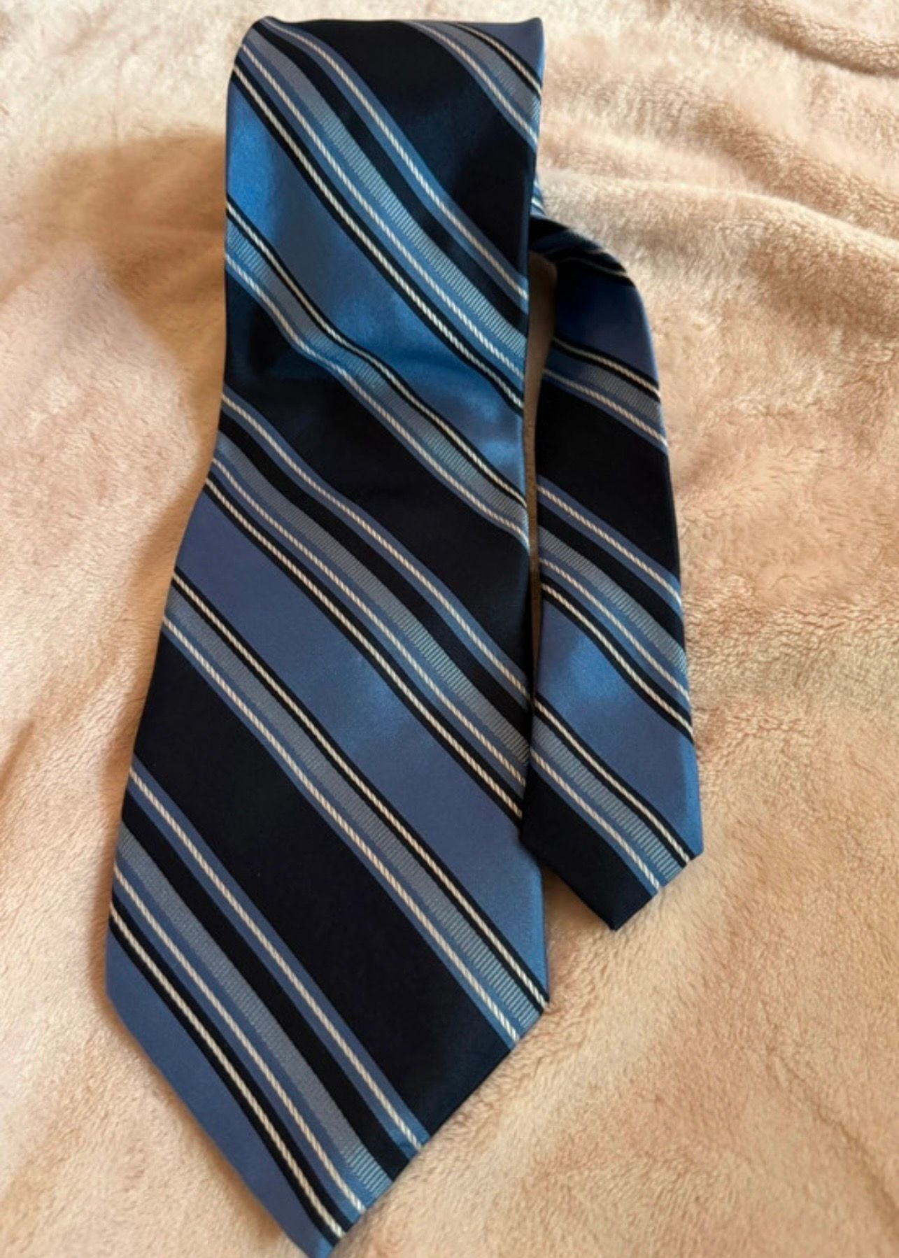 CM Gold Series Blue Striped Necktie Size Extra Long 1
