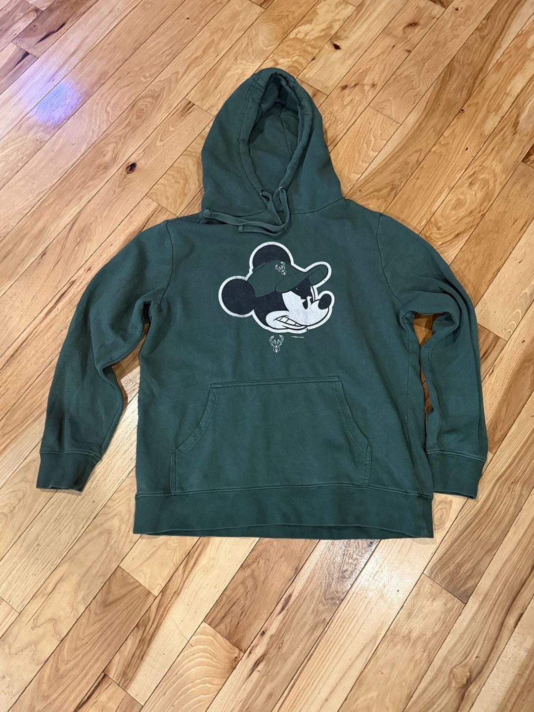 Disney Mickey Mouse Milwaukee Bucks Rare Fanatics Youth L Green Game Face Hoodie 1