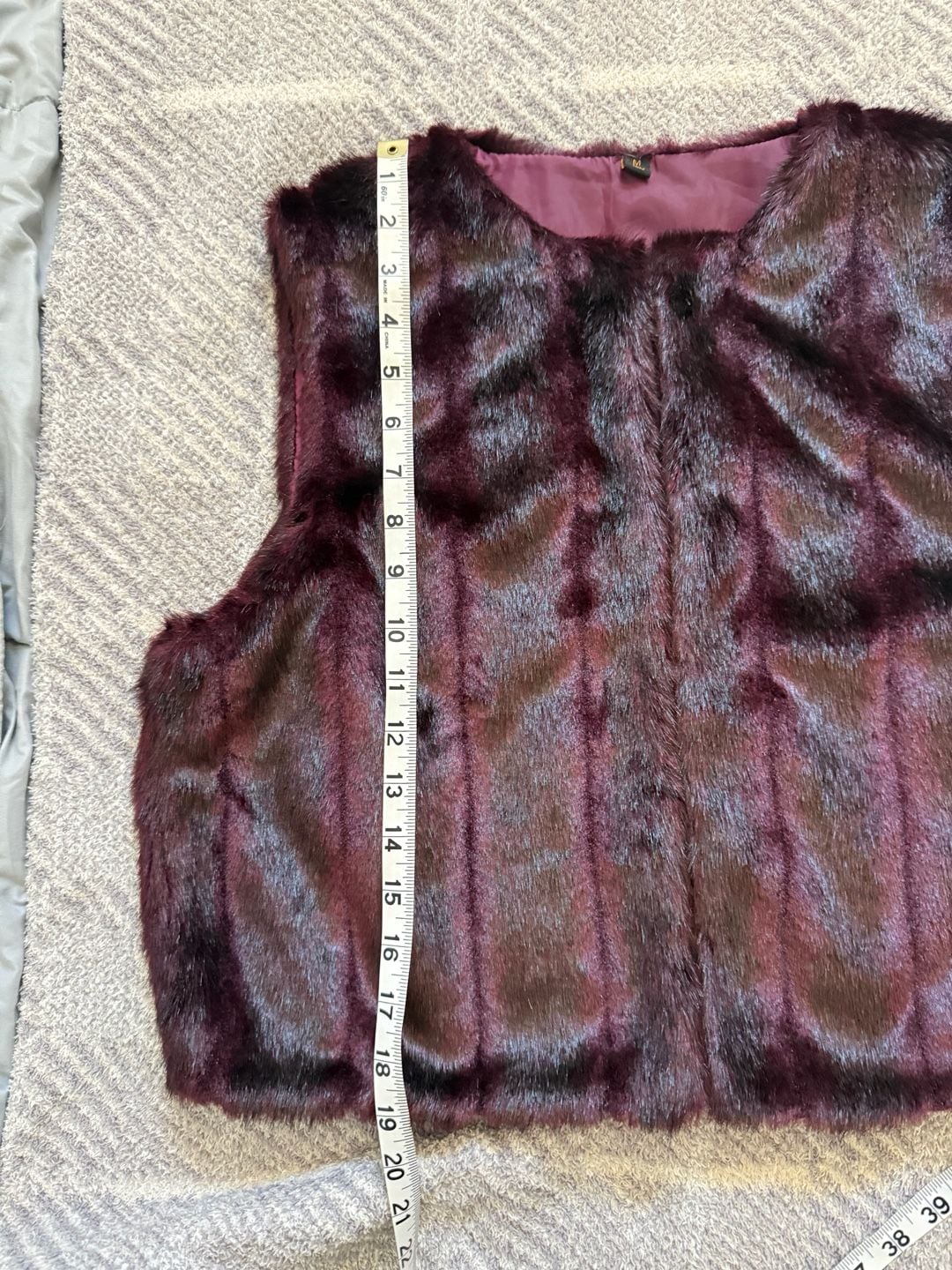 Faux Fur Vest Size M Burgundy Open Front Sleeveless Jacket 15