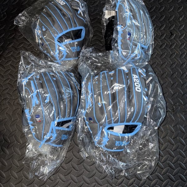 Wilson A200 Love The Moment Baseball Glove 7 & Under