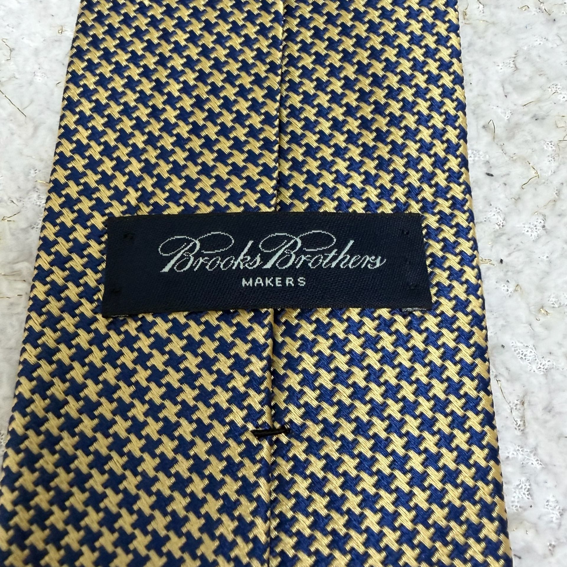 Brooks Brothers Silk Houndstooth Necktie Blue Gold 2