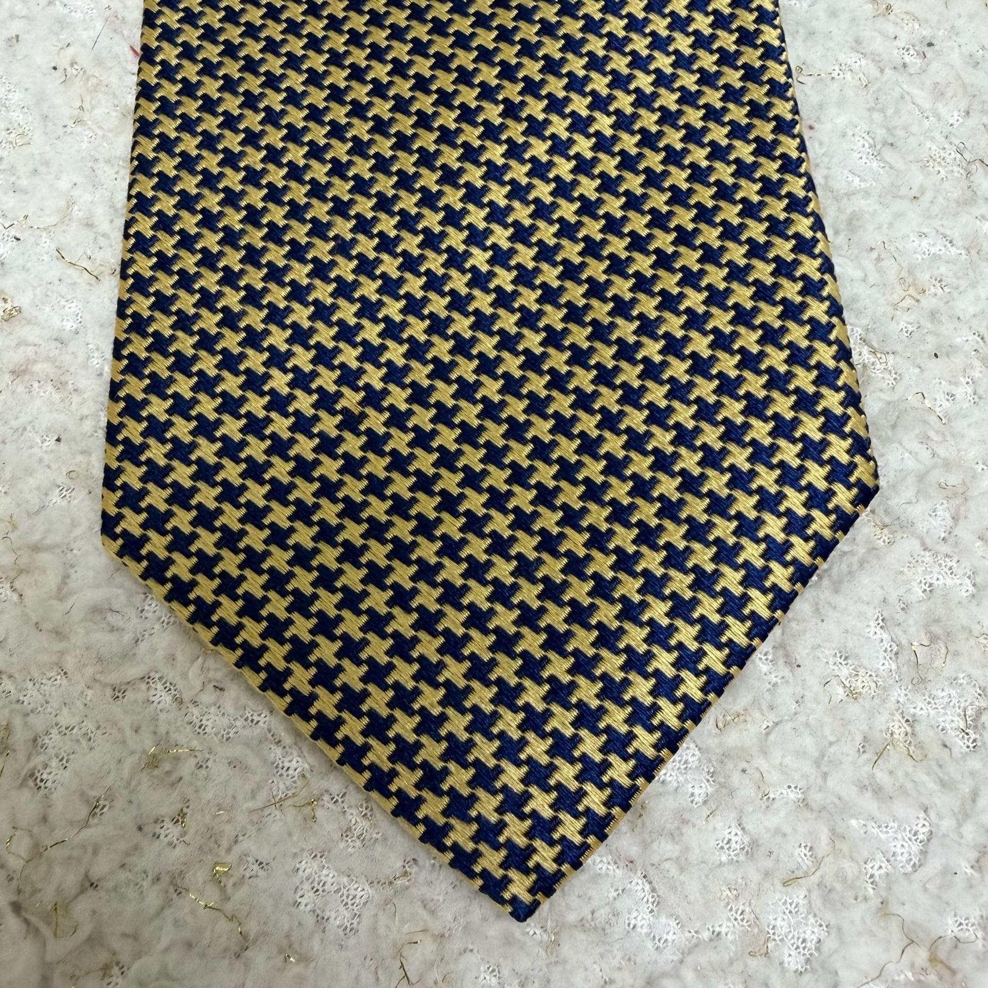 Brooks Brothers Silk Houndstooth Necktie Blue Gold 6