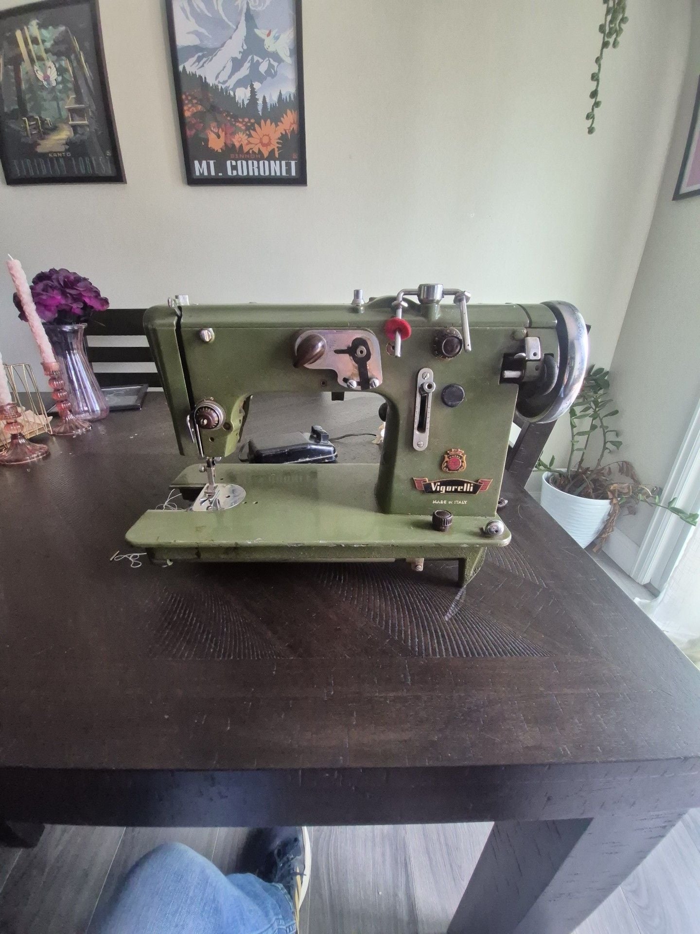 Functioning Vigorelli ZZ/A Robot Vintage Sewing Machine Green Made in Italy 1
