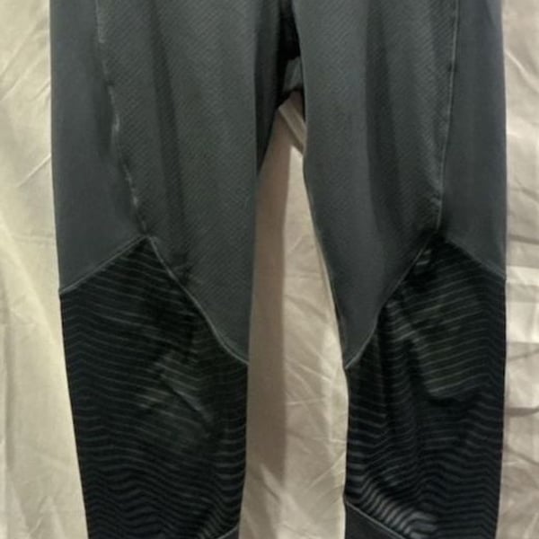 Women’s Under Armour Leggings Gray Black Size M