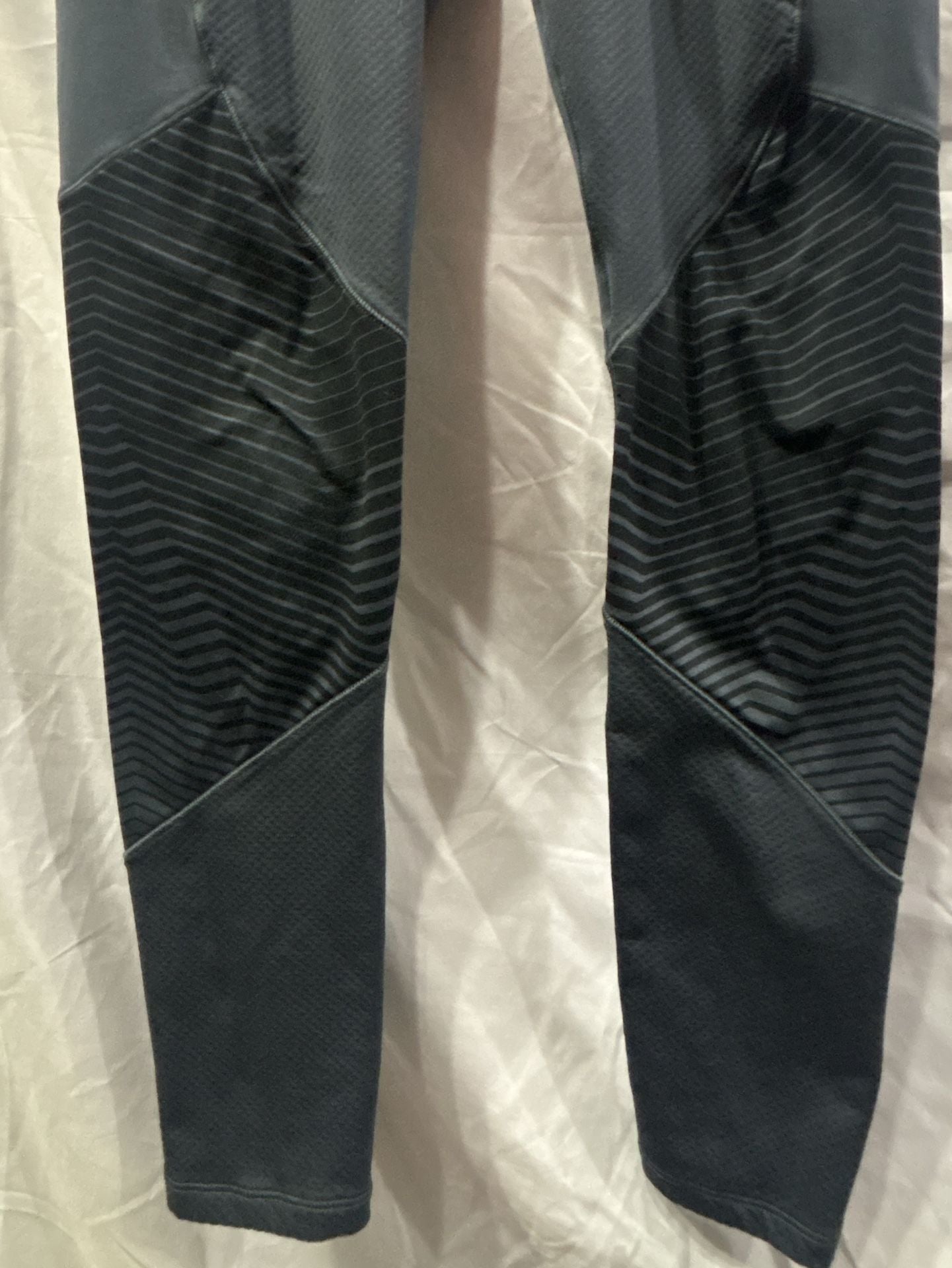 Women’s Under Armour Leggings Gray Black Size M 3