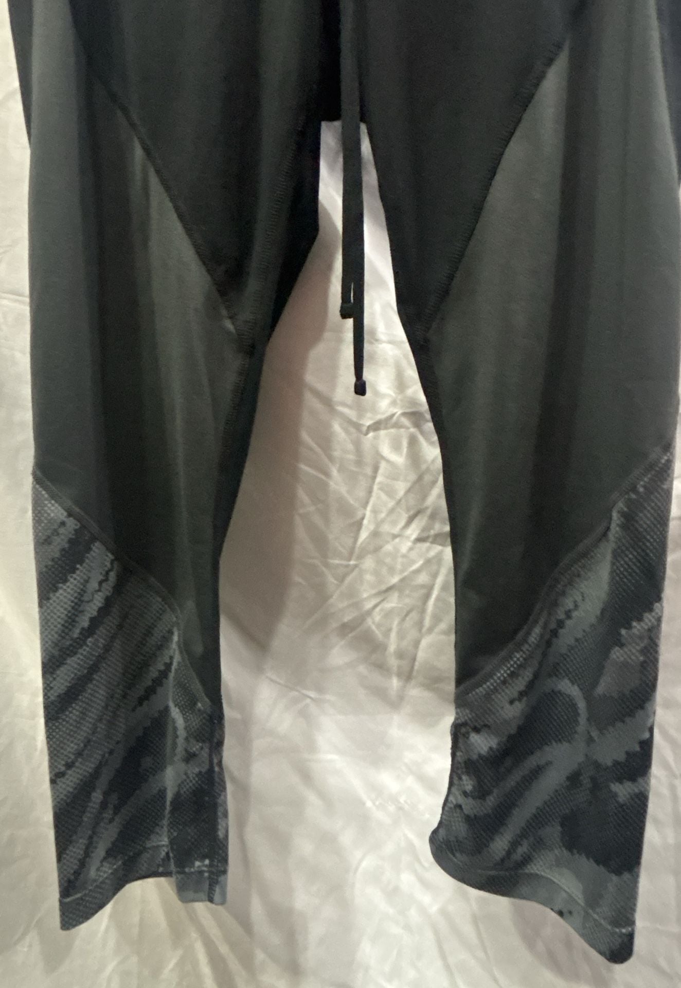 Women’s Nike Dri-FIT Cropped Leggings Black Gray Print Size L 4