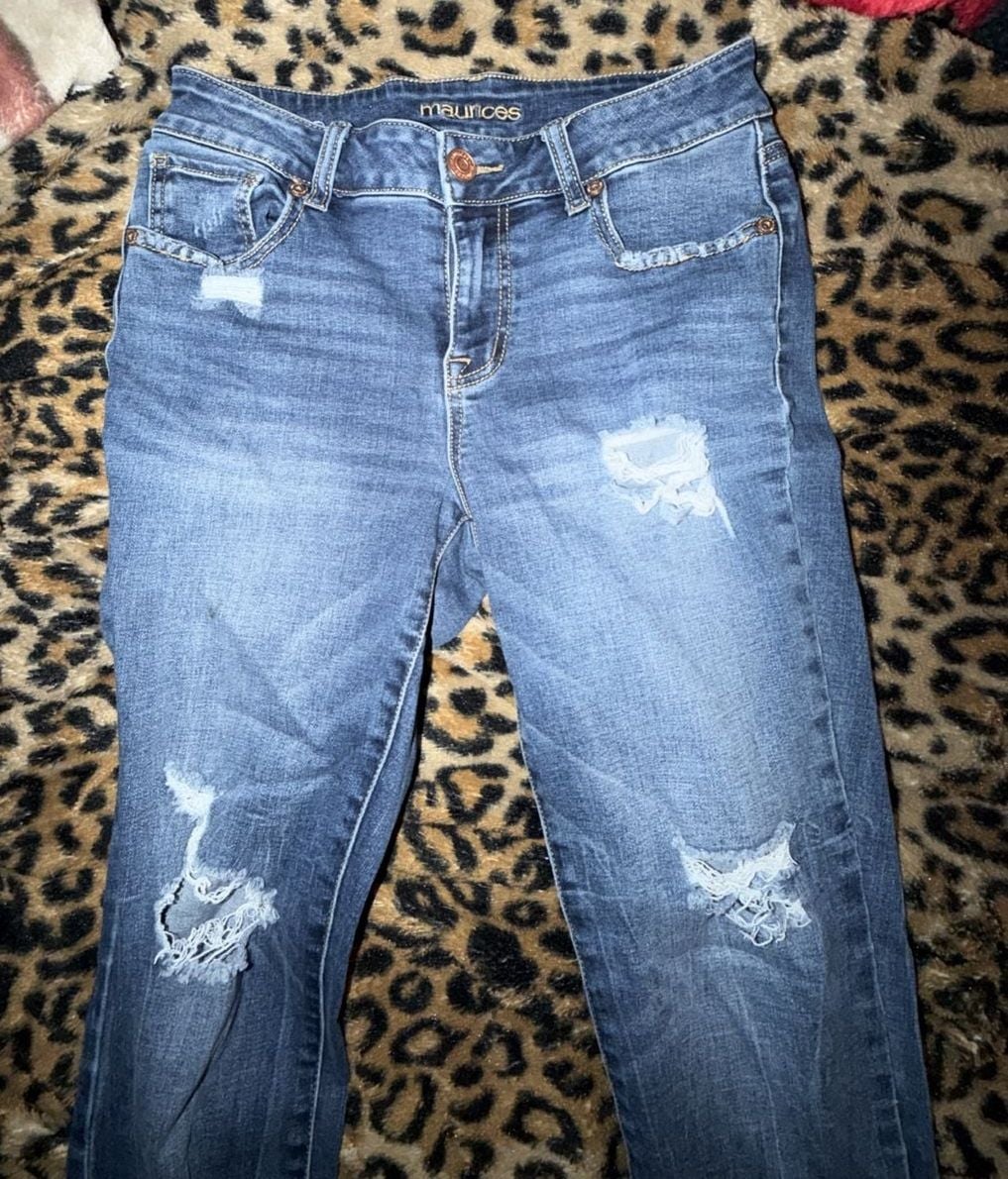 maurices Distressed Cuffed Jeans Size 6 Blue Denim Boyfriend Cropped 3