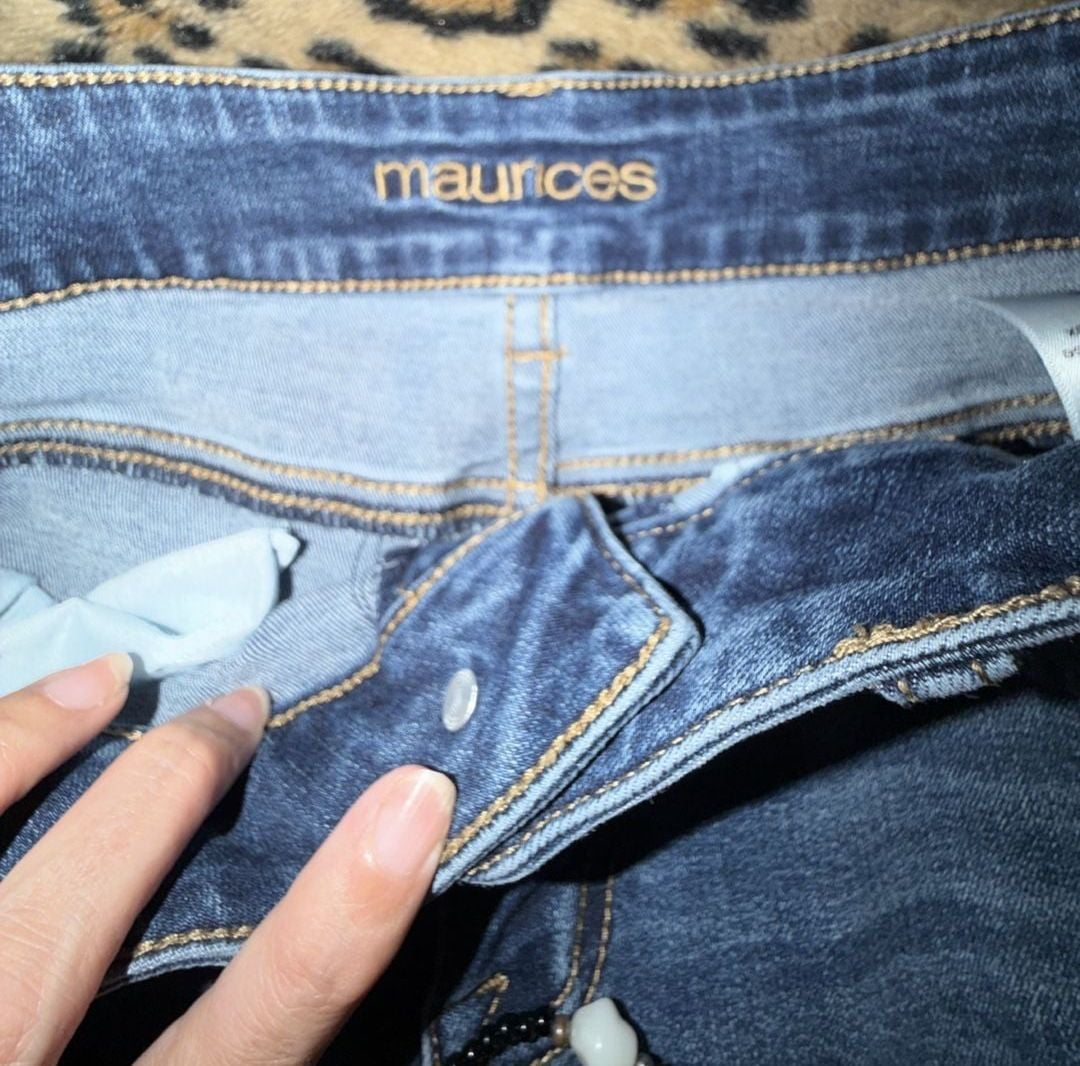 maurices Distressed Cuffed Jeans Size 6 Blue Denim Boyfriend Cropped 5