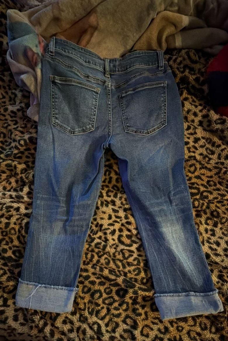 maurices Distressed Cuffed Jeans Size 6 Blue Denim Boyfriend Cropped 6