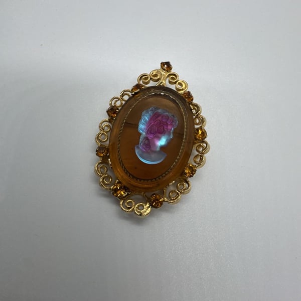 Celebrity N.Y. Cameo Brooch Amber Glass Gold Tone Rhinestone