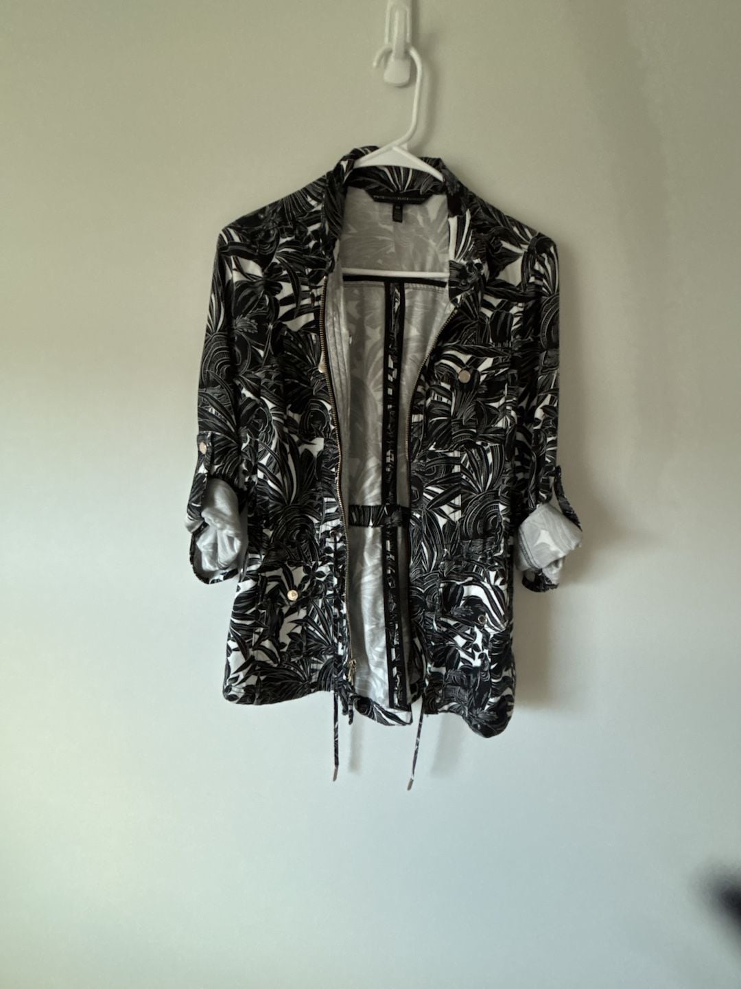 White House Black Market Utility Jacket Size XS Black White Tropical 2