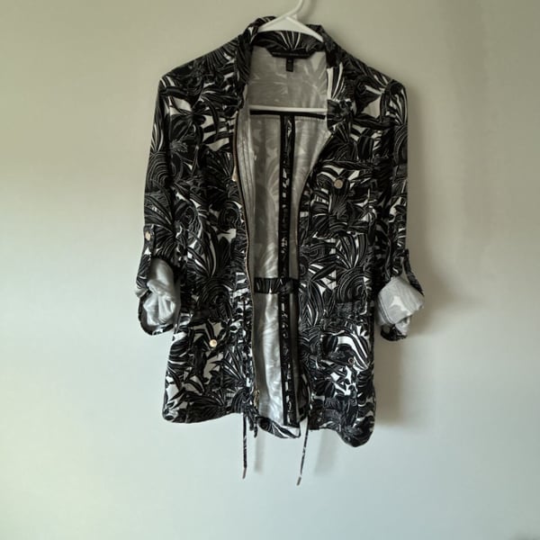 White House Black Market Utility Jacket Size XS Black White Tropical