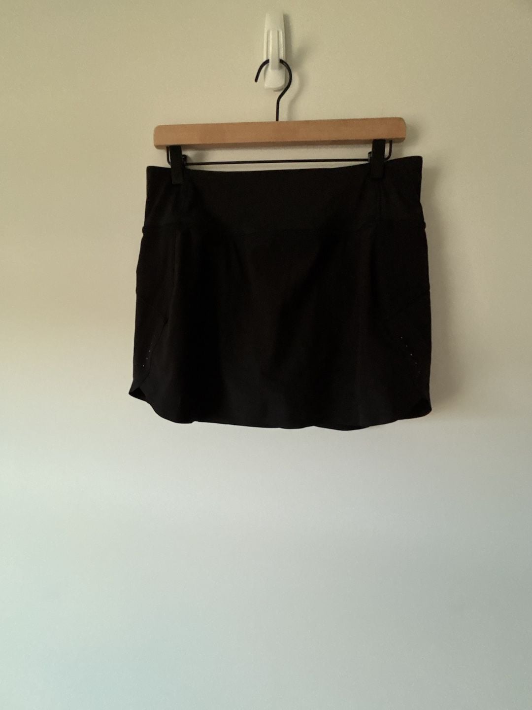 Athleta Run With It 14" Skort Size M Black Athletic Skirt 2
