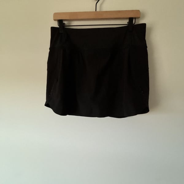 Athleta Run With It 14" Skort Size M Black Athletic Skirt