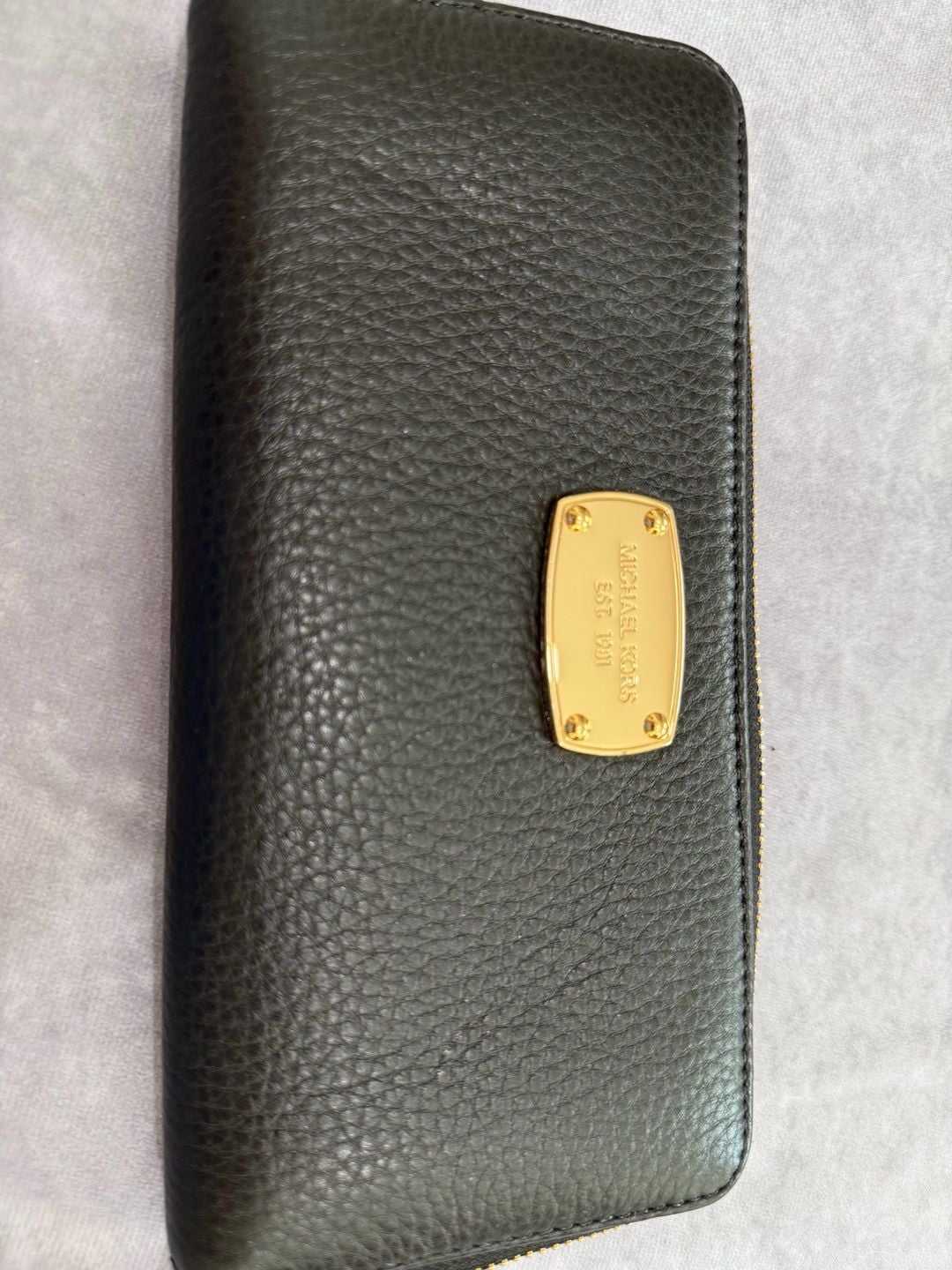 Michael Kors Jet Set Continental Wallet Black Pebbled Leather Gold Logo Zip 2
