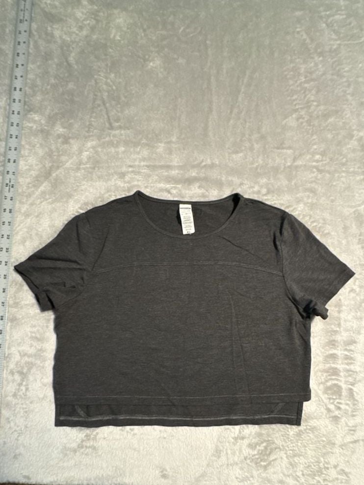 Alphalete Crop Top woman’s Size XL Dark Gray Short Sleeve Athletic Shirt 2