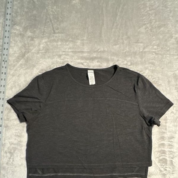 Alphalete Crop Top woman’s Size XL Dark Gray Short Sleeve Athletic Shirt