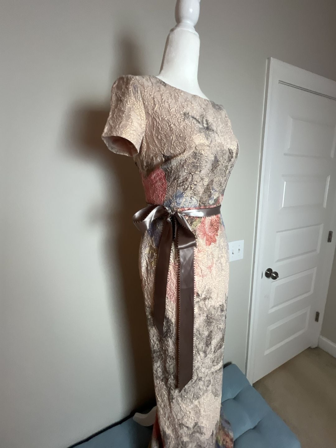 Adrianna Papell Column Gown Size 2 Floral Matelasse 3