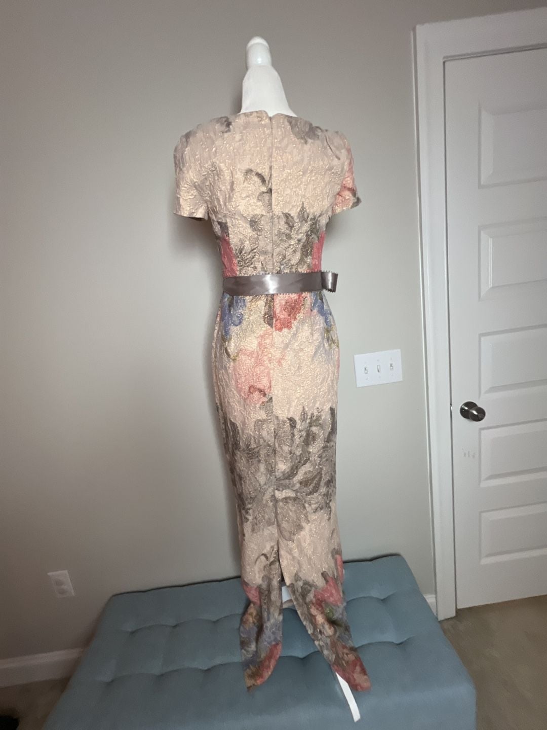 Adrianna Papell Column Gown Size 2 Floral Matelasse 6