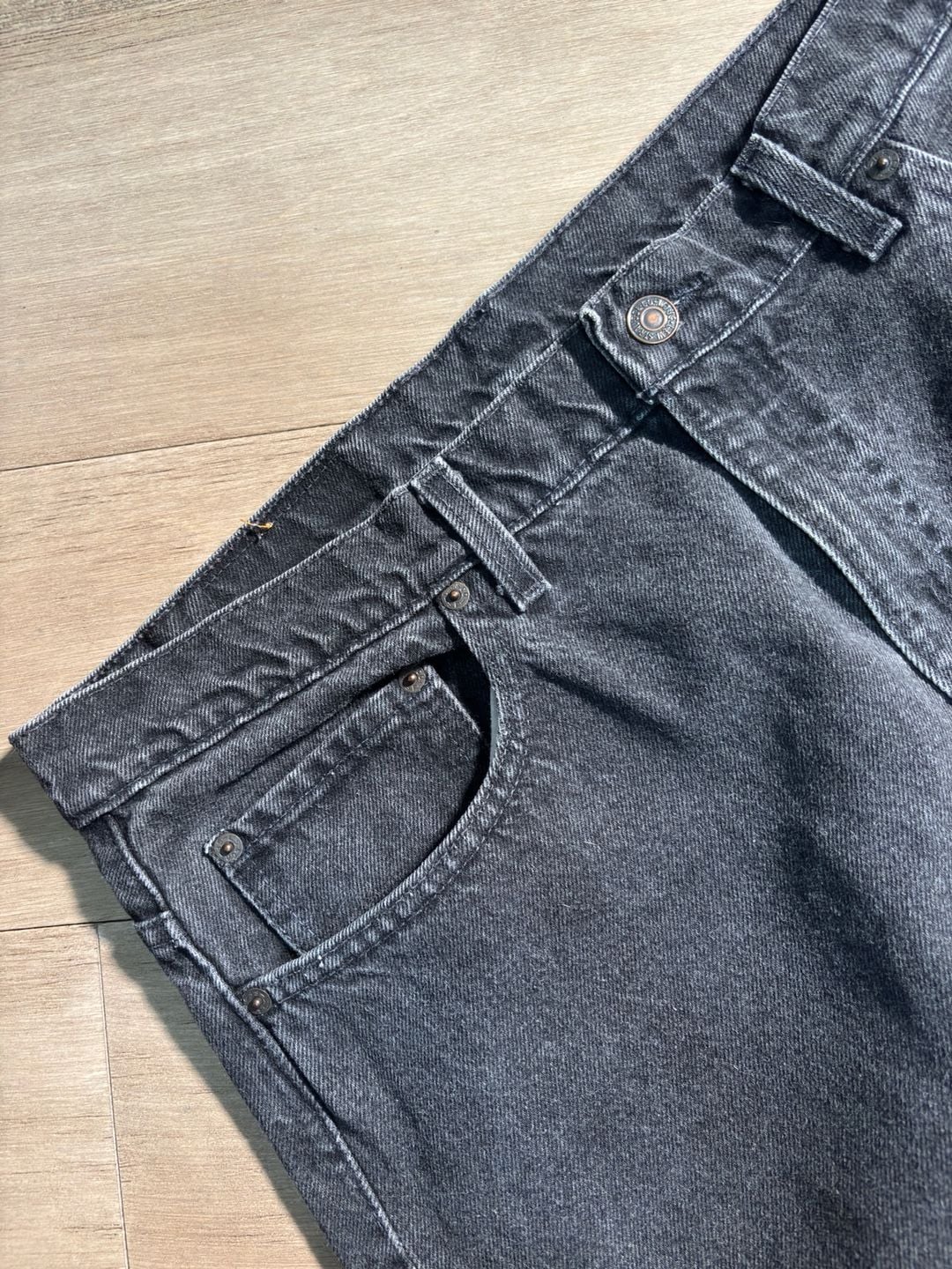 Vintage 90s Levi's 550 Jeans Size 38x32 Black Denim Relaxed Fit Made in USA 3