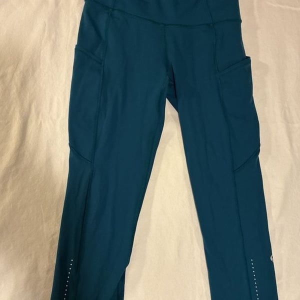 Lululemon Speed Up Crop Size 4 Teal Leggings