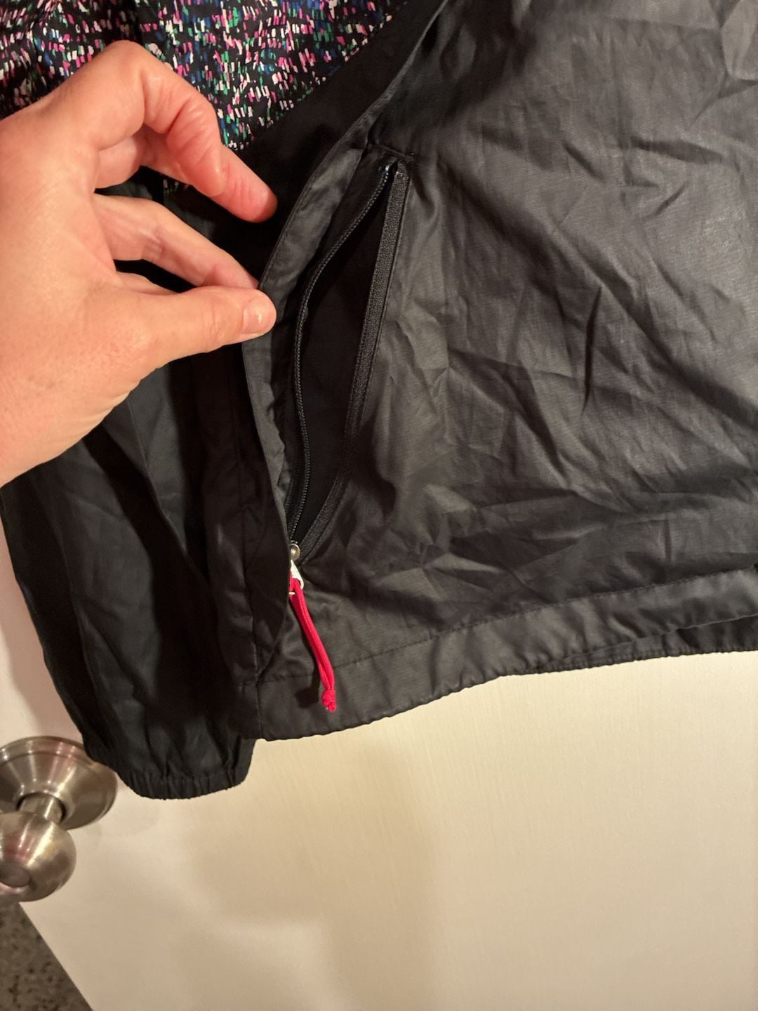 The North Face Womens Raincoat Black Pink Geometric Full Zip Pockets Logo M 5