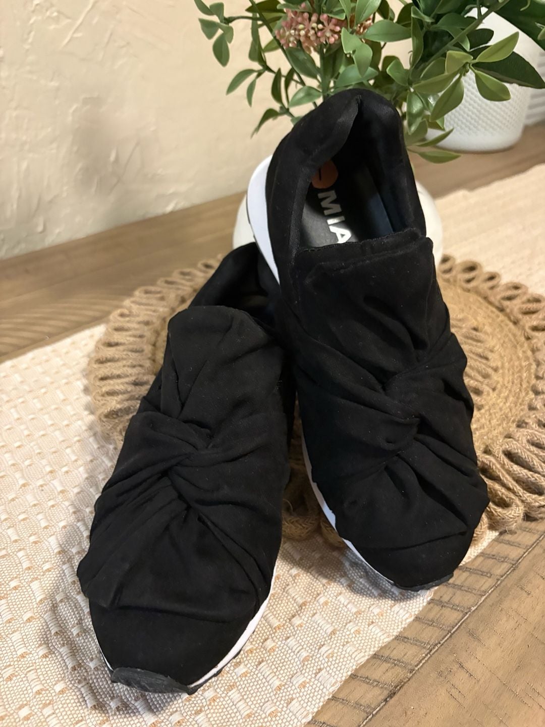 MIA Slip On Sneakers Black Velvet Knot Size 7 2