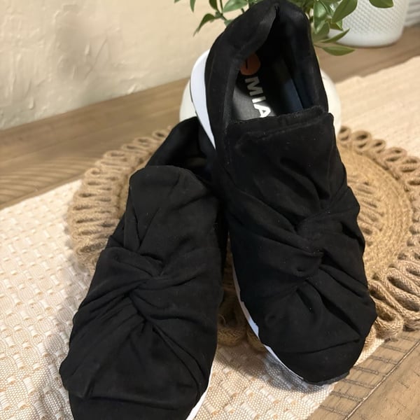 MIA Slip On Sneakers Black Velvet Knot Size 7