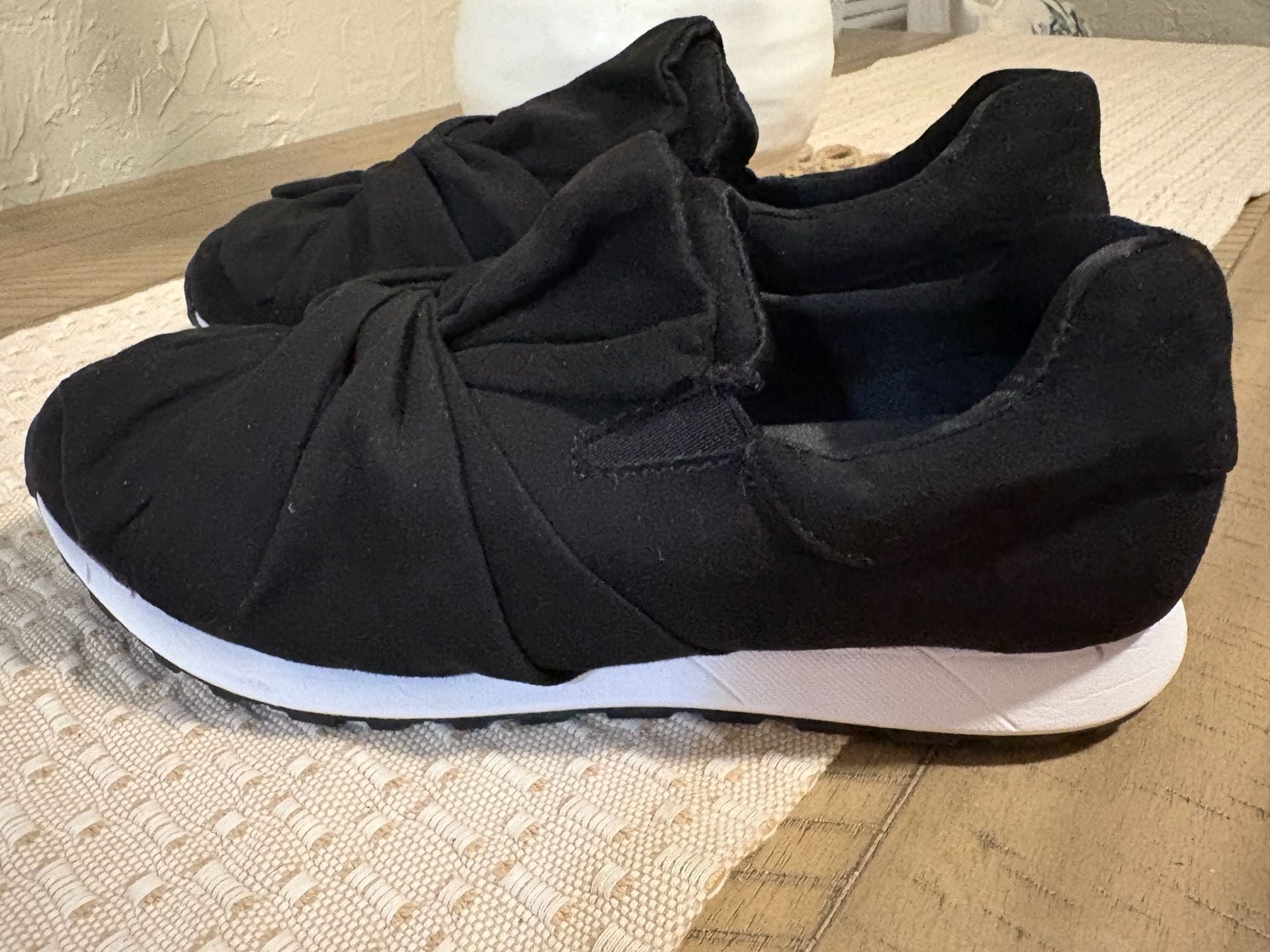 MIA Slip On Sneakers Black Velvet Knot Size 7 6