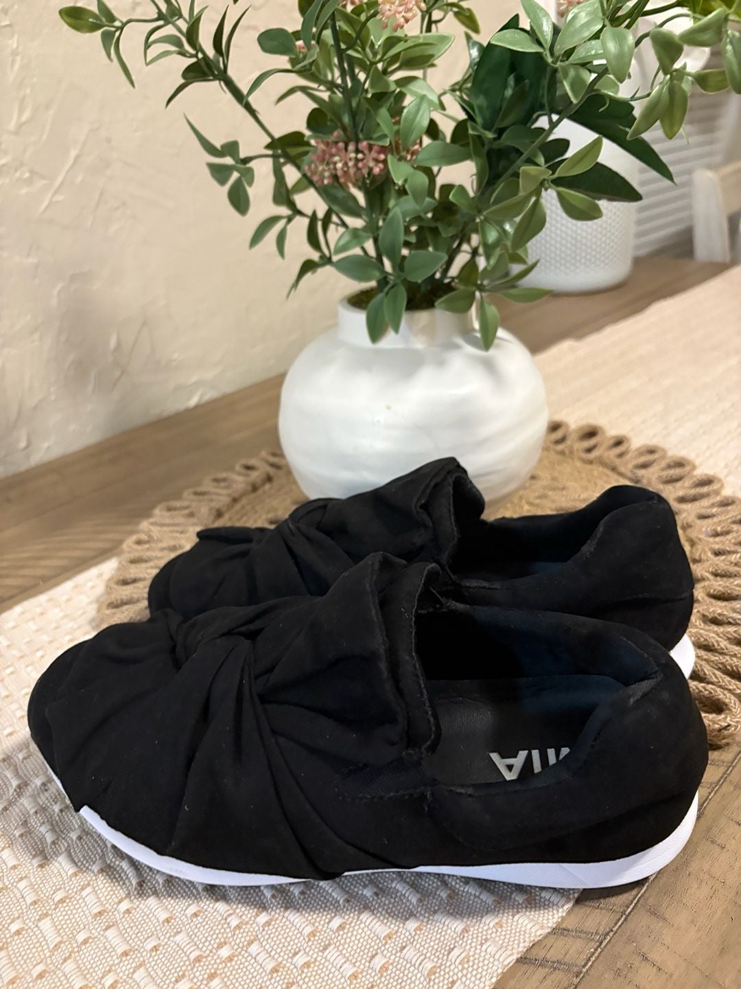 MIA Slip On Sneakers Black Velvet Knot Size 7 9