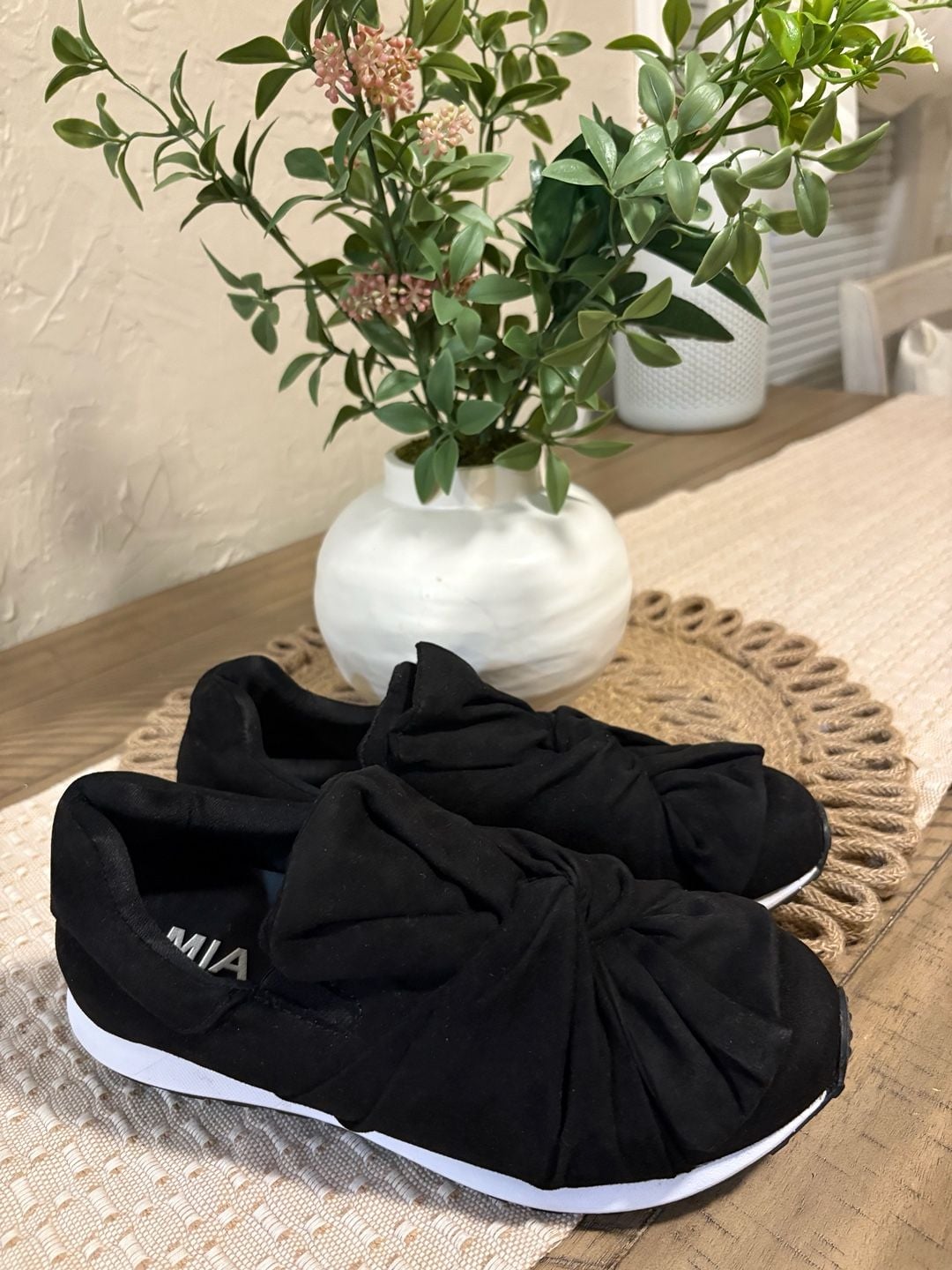 MIA Slip On Sneakers Black Velvet Knot Size 7 10