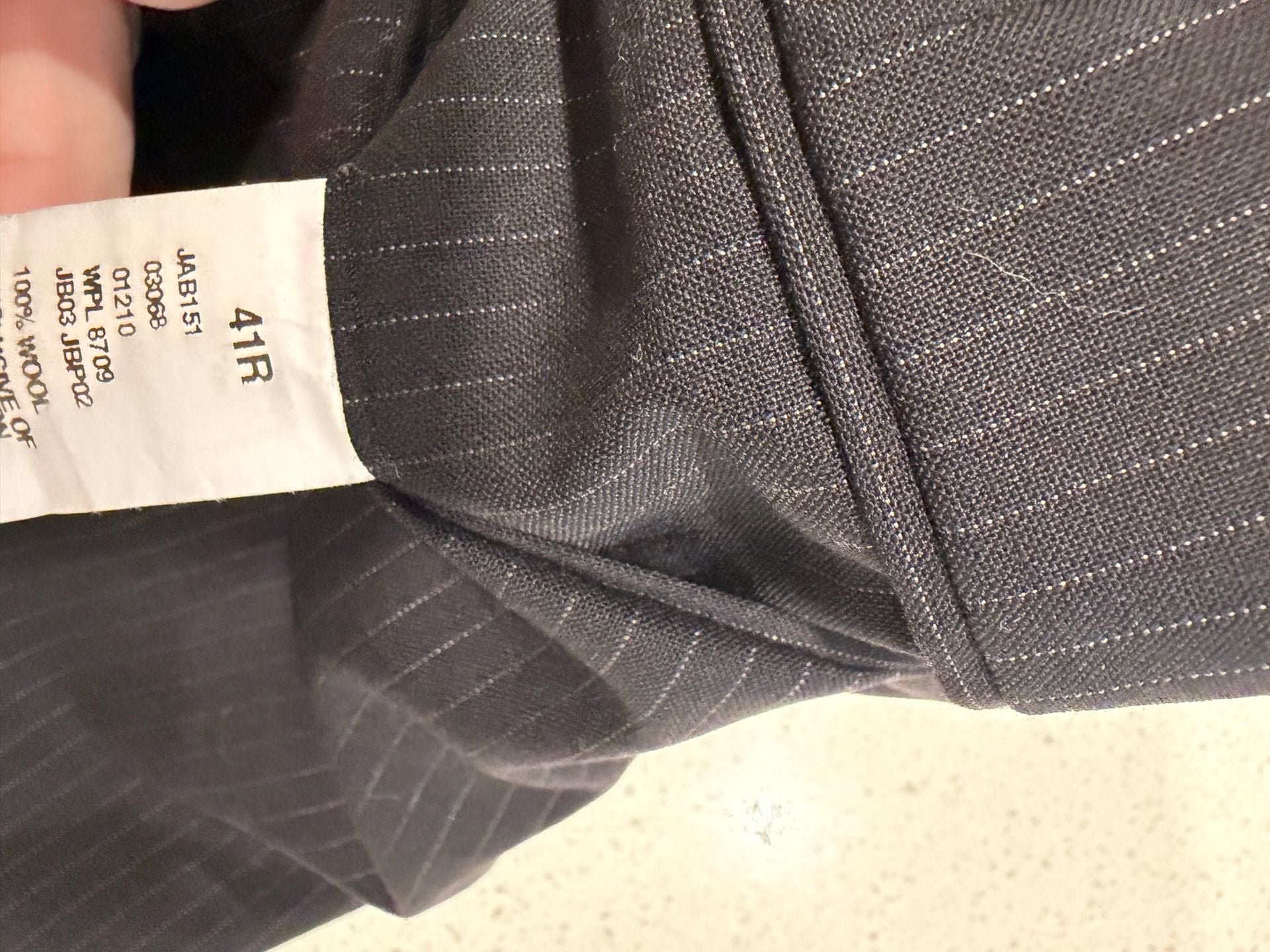 Men’s 46R Black Pinstripe 100% Wool 2 Piece Suit Jacket Pants 41R 8