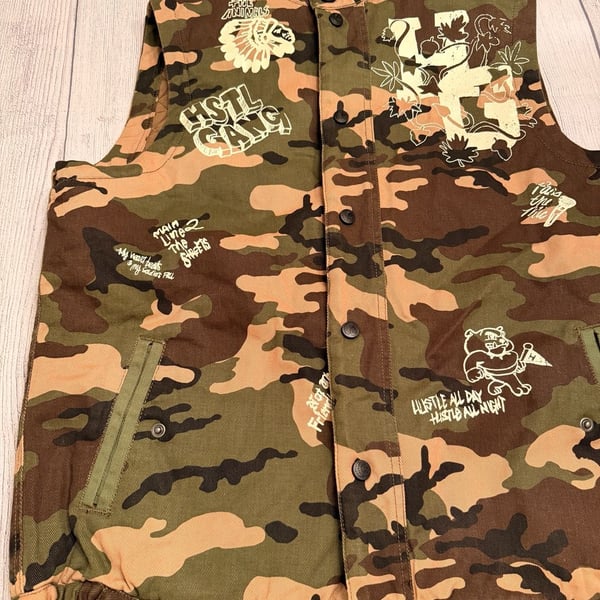 NWT Hustle Gang Numb Vest Size M Camo