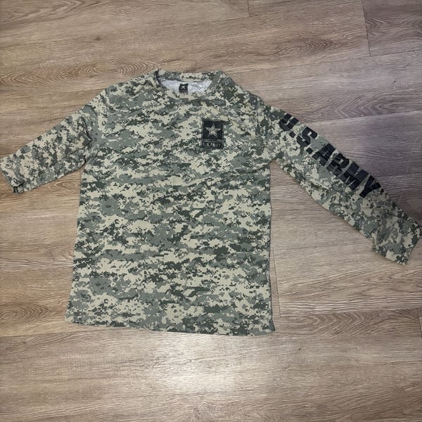U.S. Army Long Sleeve T-Shirt Size M Digital Camouflage
