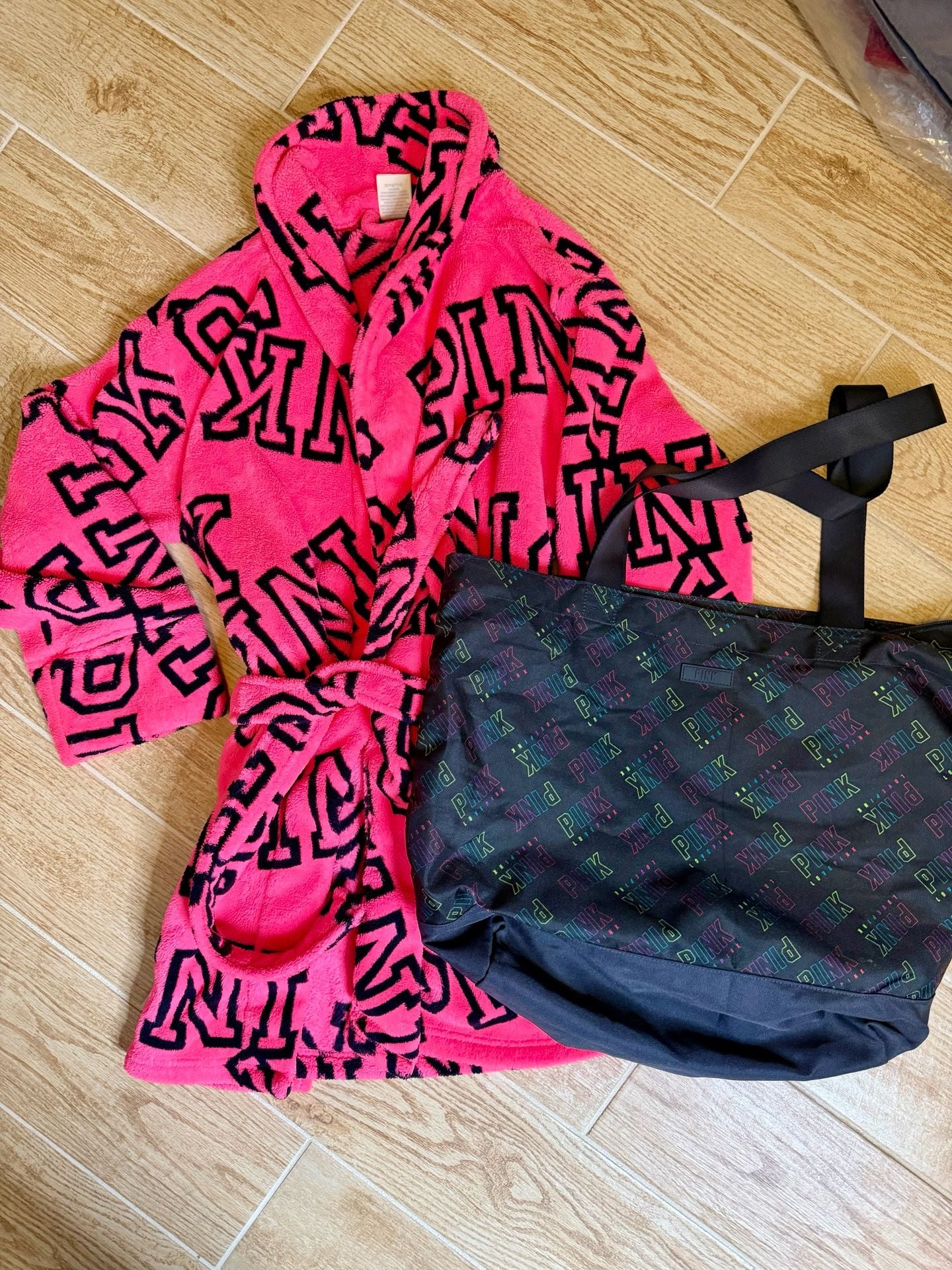 Victoria's Secret Lot Pink Robe M/L Pink Logo Sleepwear and Bag. 1