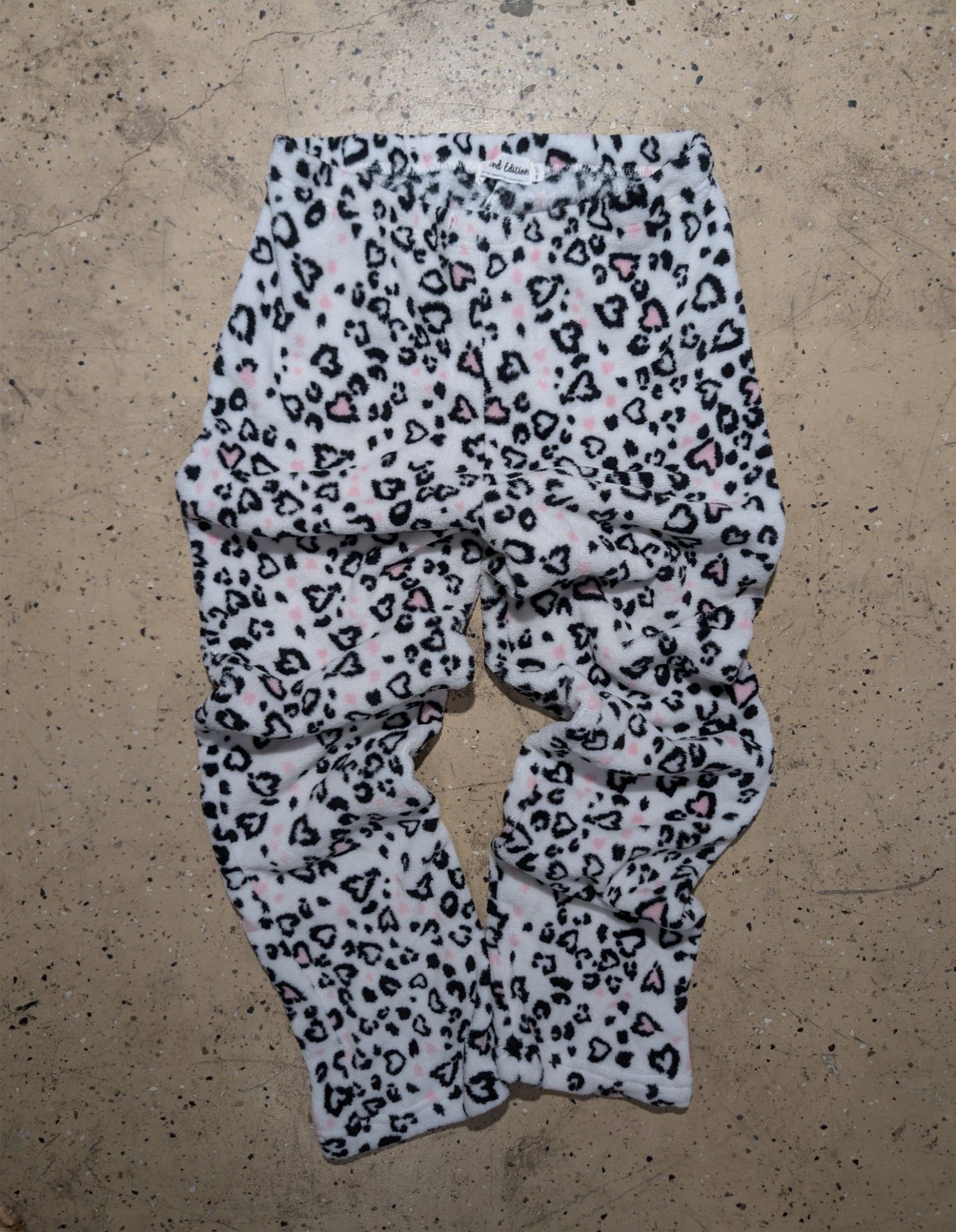Weekend Edition Pajama Pants Size L Fleece Heart Leopard Print White Pink 1