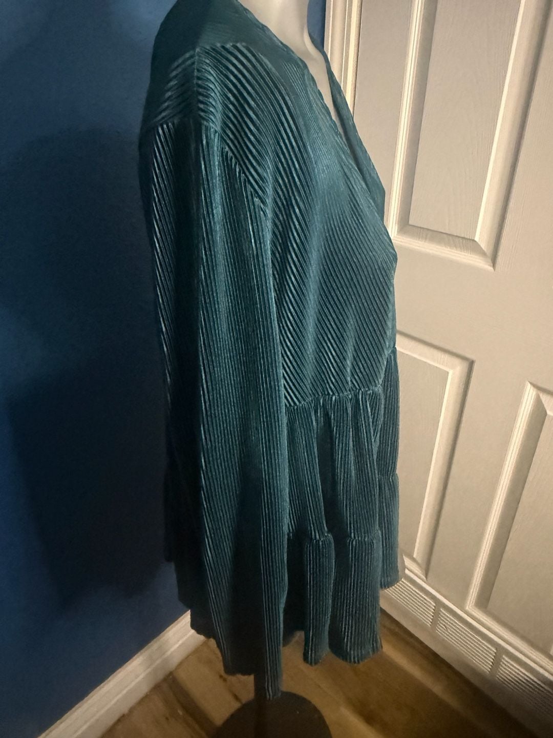 Tinsel NWT 2X Reflecting Pond Teal Pleated Tiered Tunic Top 3