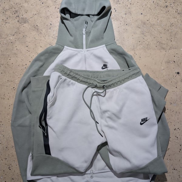 Nike Tech Fleece Set Full Zip Hoodie Size XL Green White, dm me to buy Jacket or pants seperate 