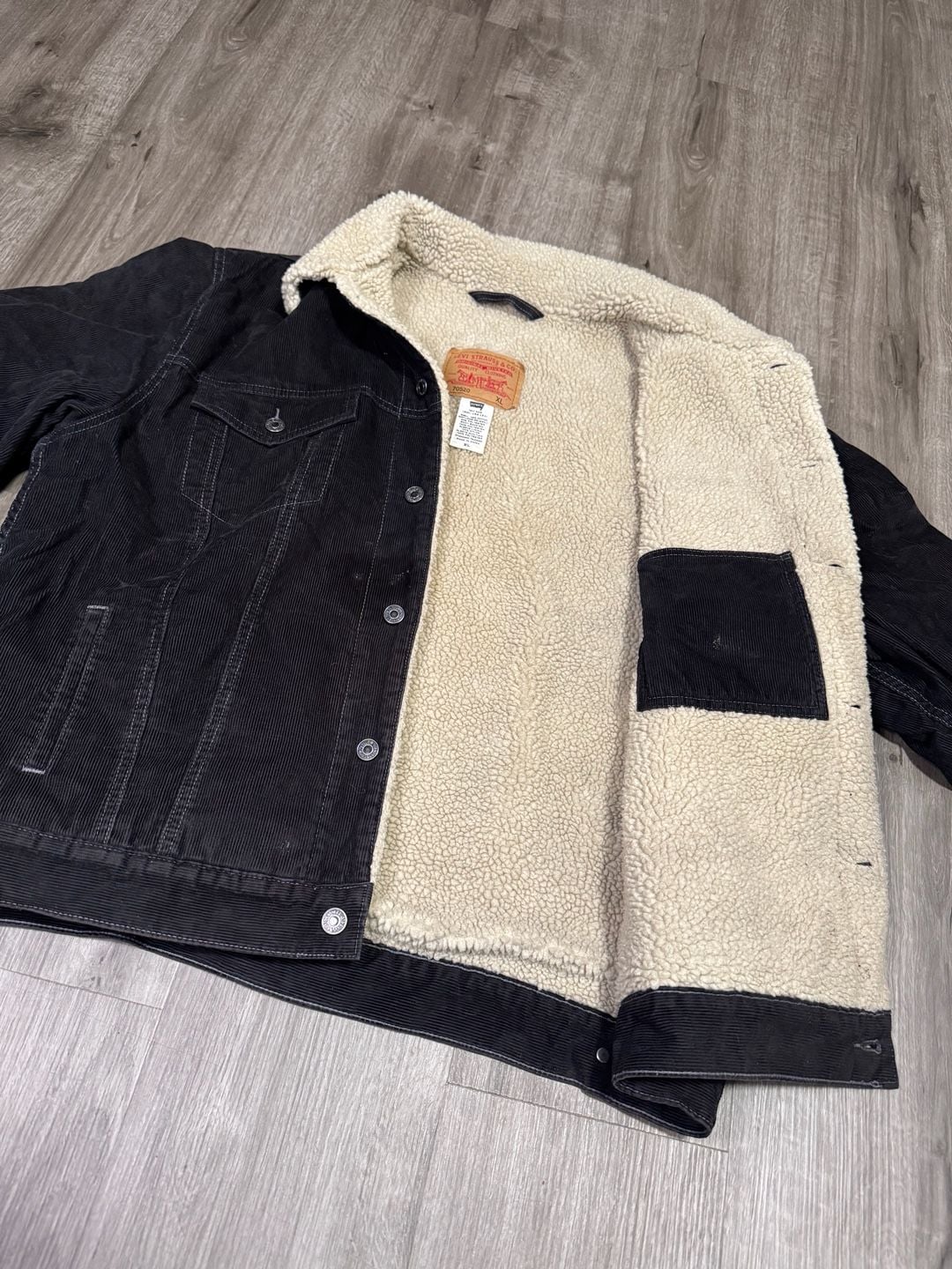 Vintage Y2K Levi’s 70520 Black Corduroy Sherpa Trucker Jacket XL

 7